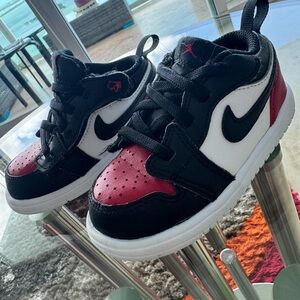Nike Black and Red Sneakers Classic Style